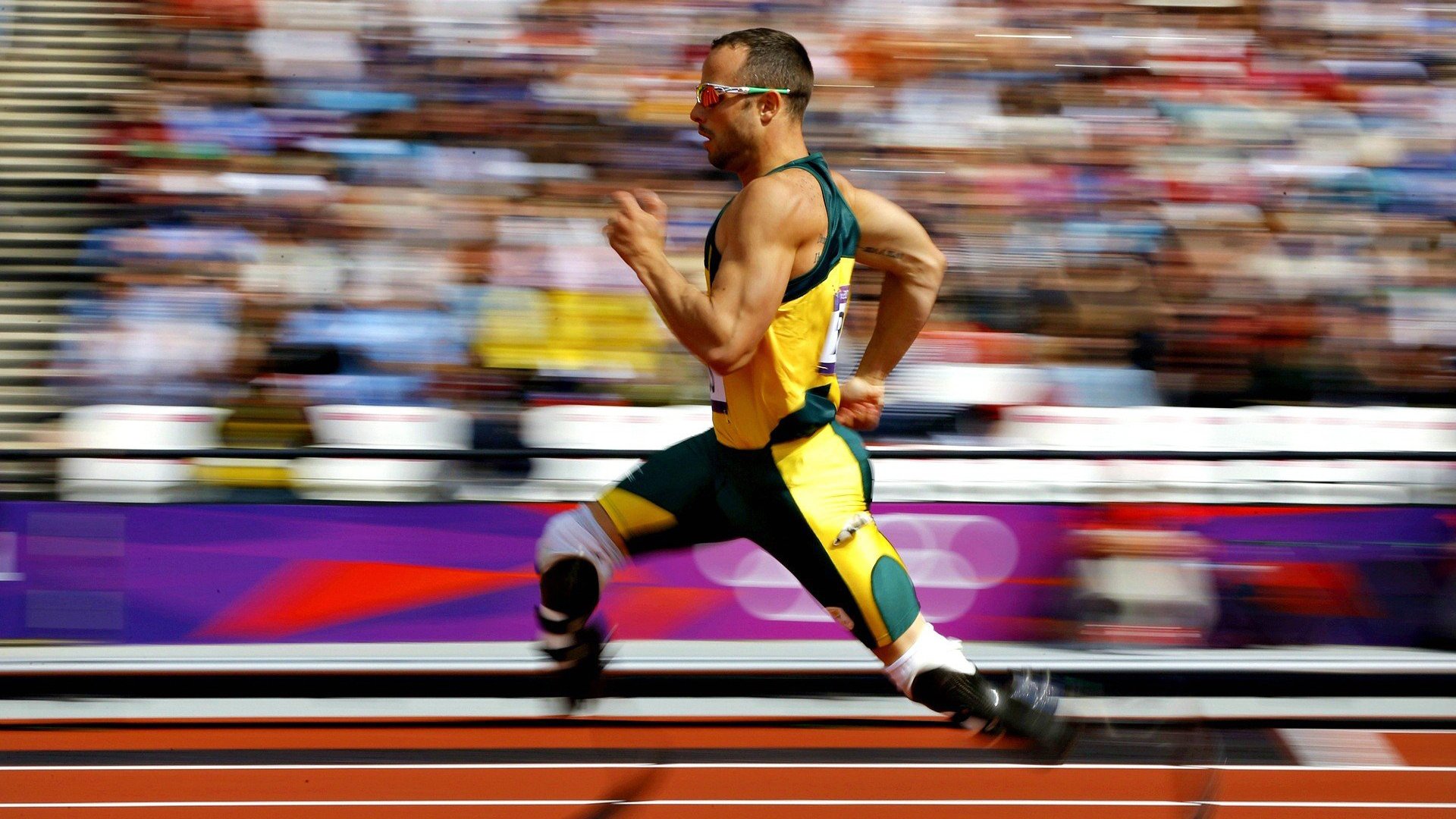 “腰旗美式橄榄球：东部新区赛场迎接极速与巧妙的对抗”