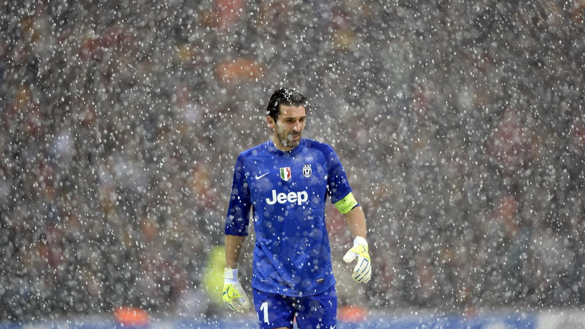 李恩：全黑队中场核心，用精准传球和出色防守统治比赛，李恩采访视频