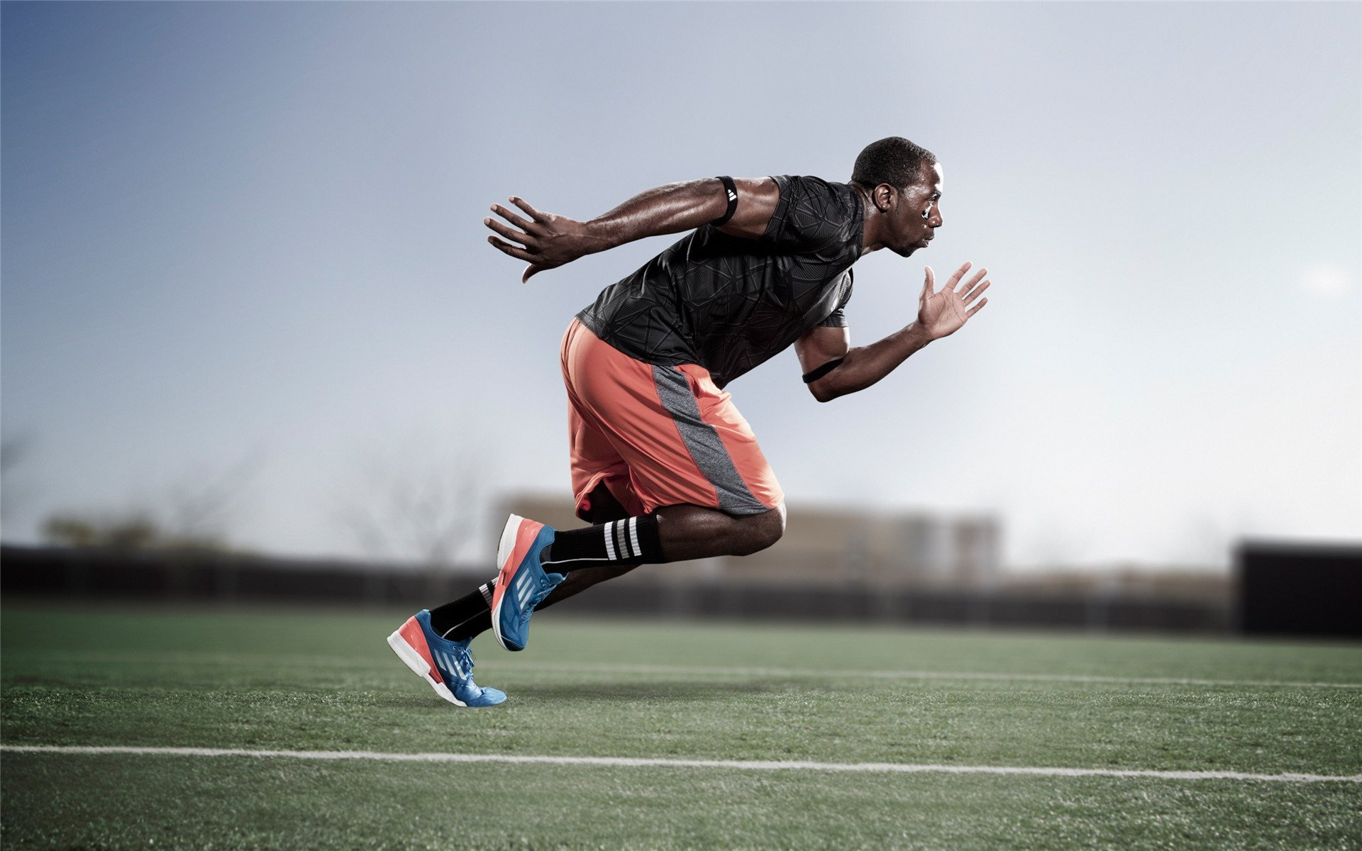 蝶泳冲刺中立代表队A新秀展现速度,蝶泳示范